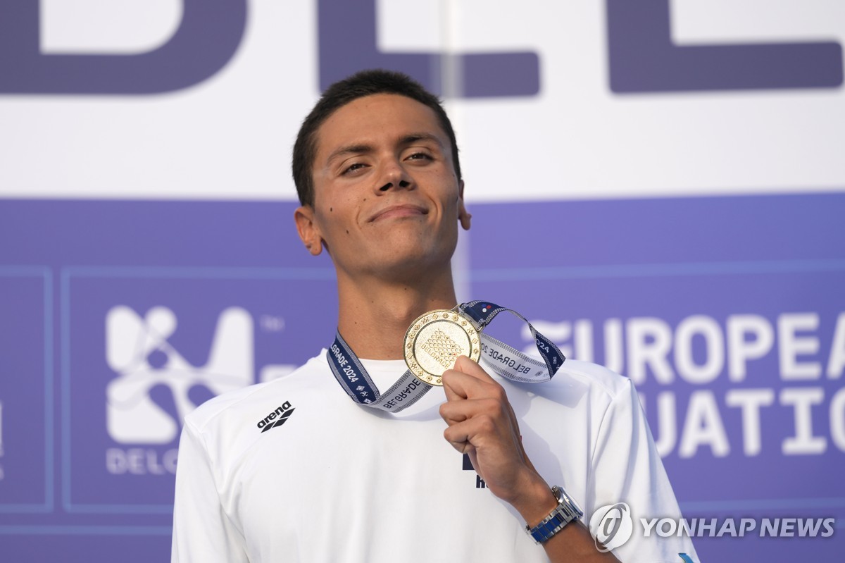 体毛越位！埃泽推射远角破门 因越位在先进球无效